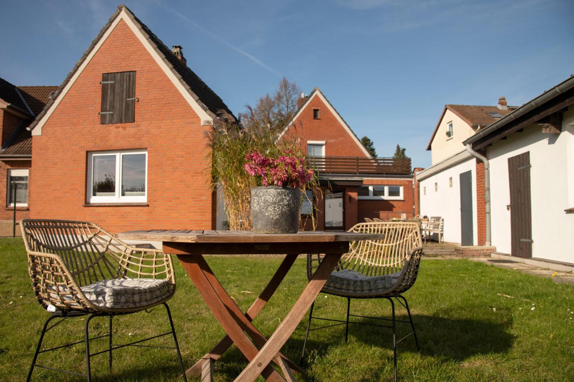 Kleines Ferienhaeuschen Im Garten Eutin Exterior photo